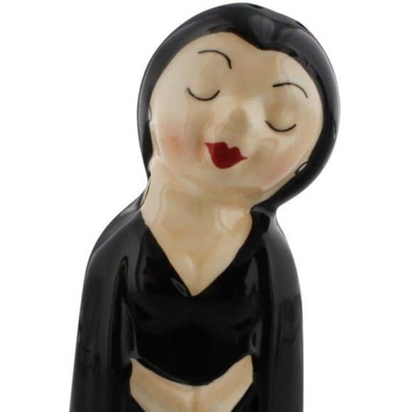 Vampire Love at First Bite Magnetic Kissing Ceramic Salt and Pepper Shakers Set - Picture 4 of 4
